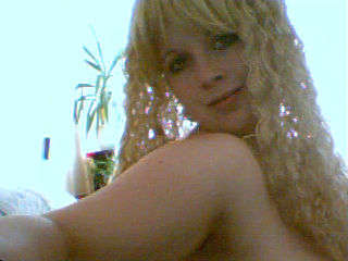 kleine geile Lolita mit Webcam
